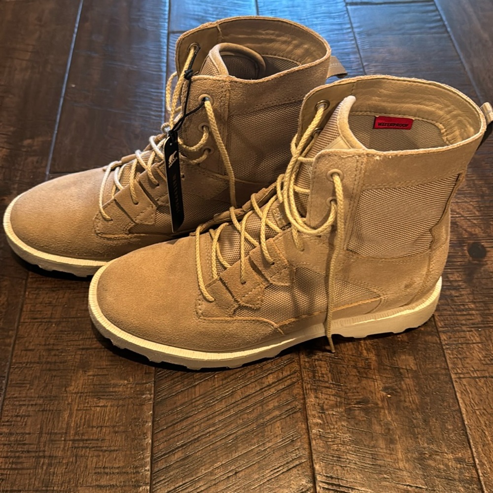 Sorel waterproof shoes size 9.5